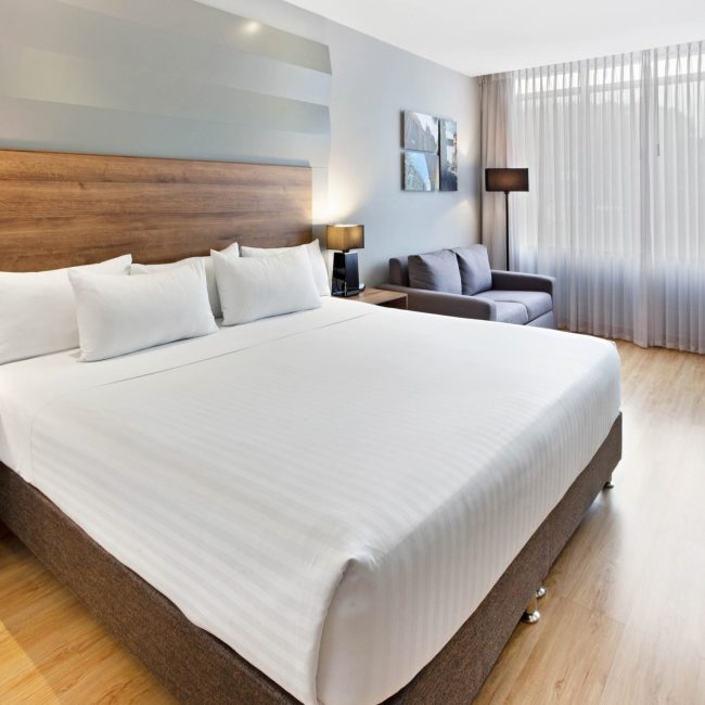 Habitacion King con sofa cama -min